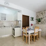 公寓 Modern Traditional W Patio Near Kaštela