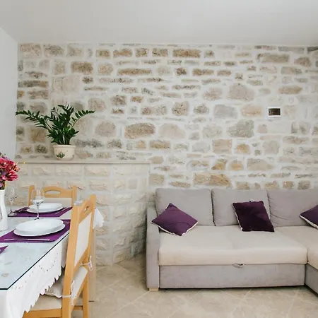 Modern Traditional W Patio Near Kaštela